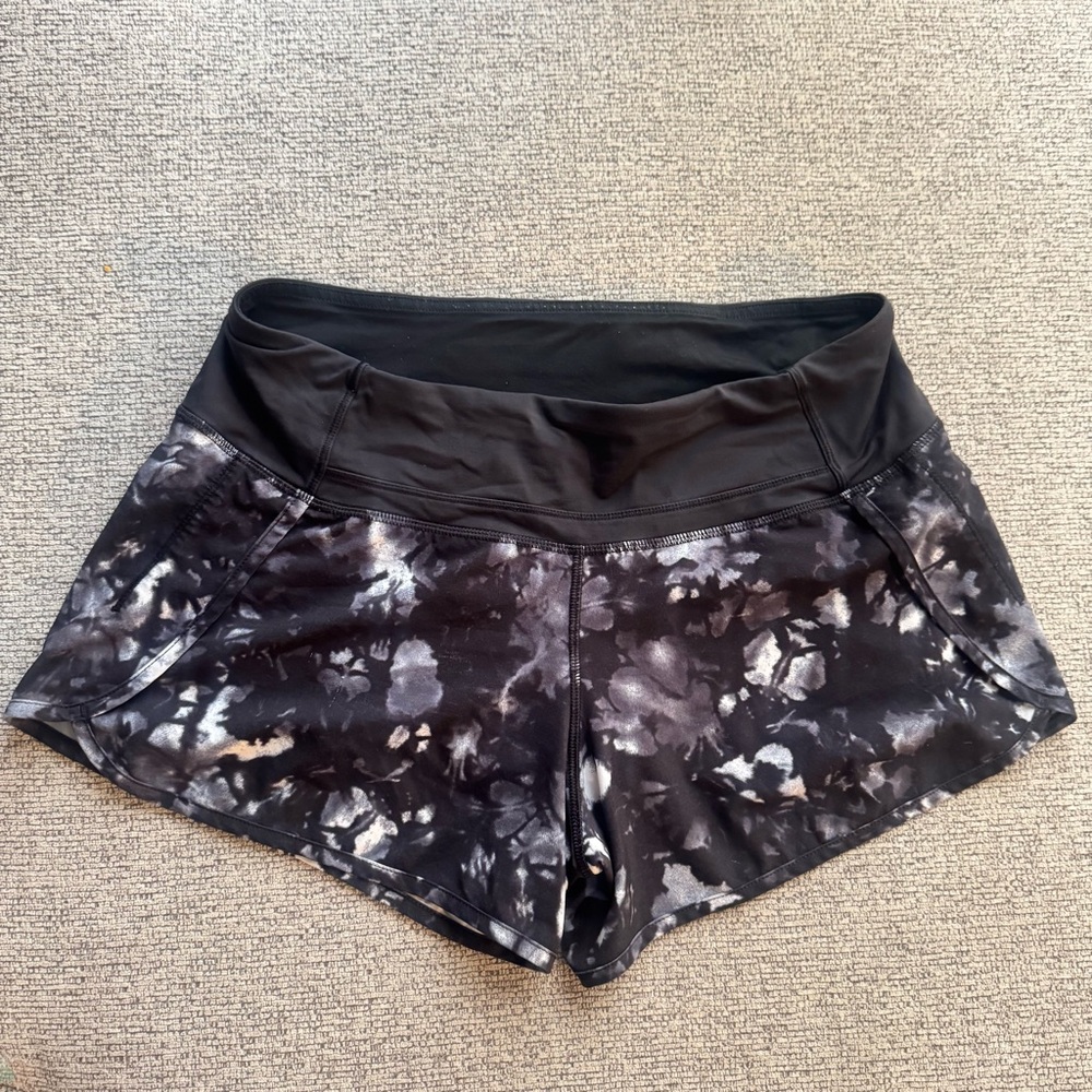 LULULEMON Speed Up Shorts Black White Roses Flowers Athletic Running Size 6